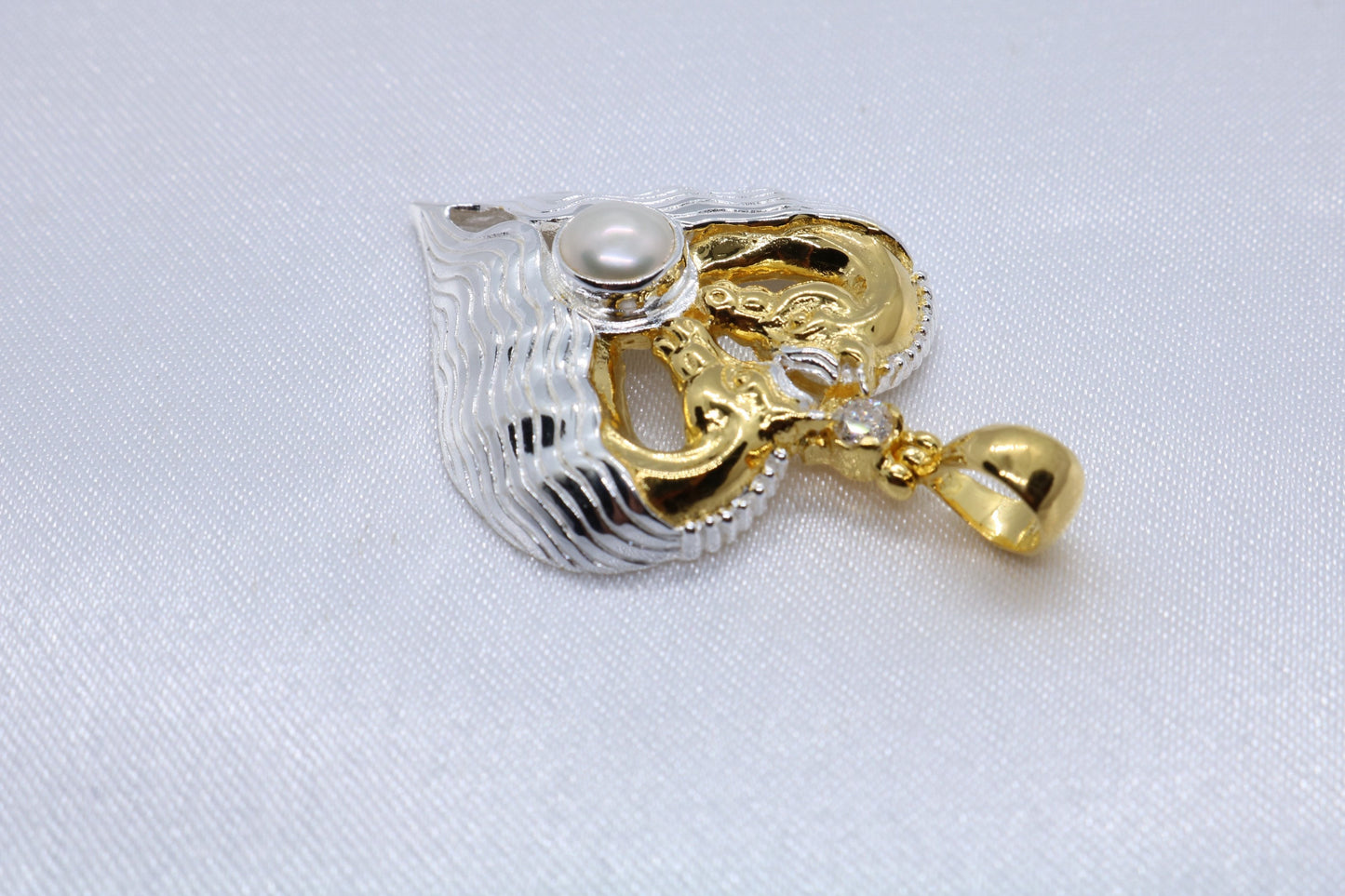 Horses Heart Necklace Pendant. 3mm Diamond, or Zircon, Pearl, 18K Gold Vermeil, Silver.