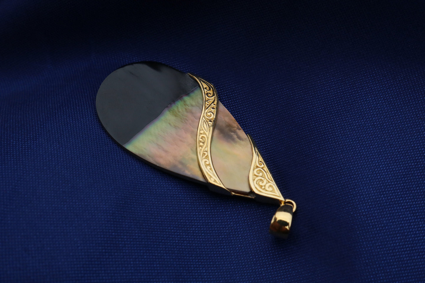 18K Gold Vermeil Black Oyster Shell Teardrop Pendant Necklace Double Tribal Design. Sterling Silver.
