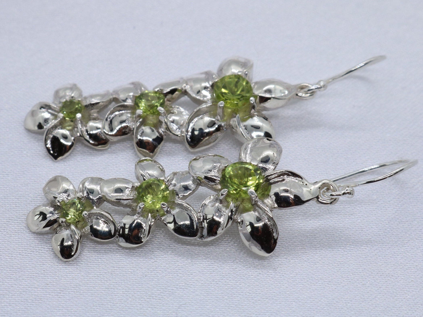 Plumeria triple flowers pendant. Silver, peridot, or blue topaz.