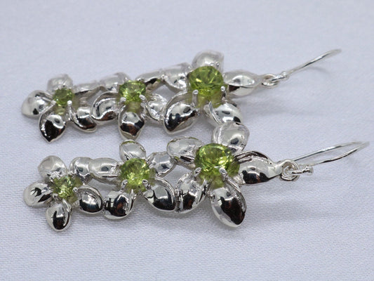 Plumeria triple flowers pendant. Silver, peridot, or blue topaz.