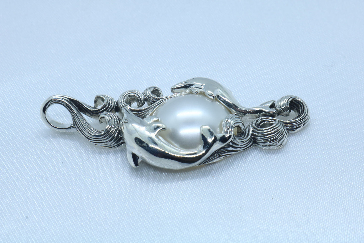 Dolphins Mabe White Pearl Silver Pendant Necklace