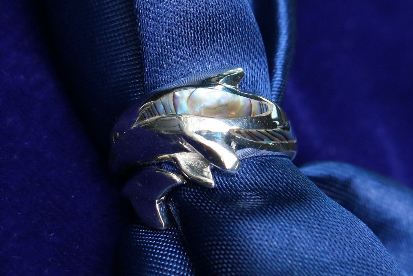 Dolphin Ring Aumakua Design Naia. Sterling Silver. Abalone Paua Shell.