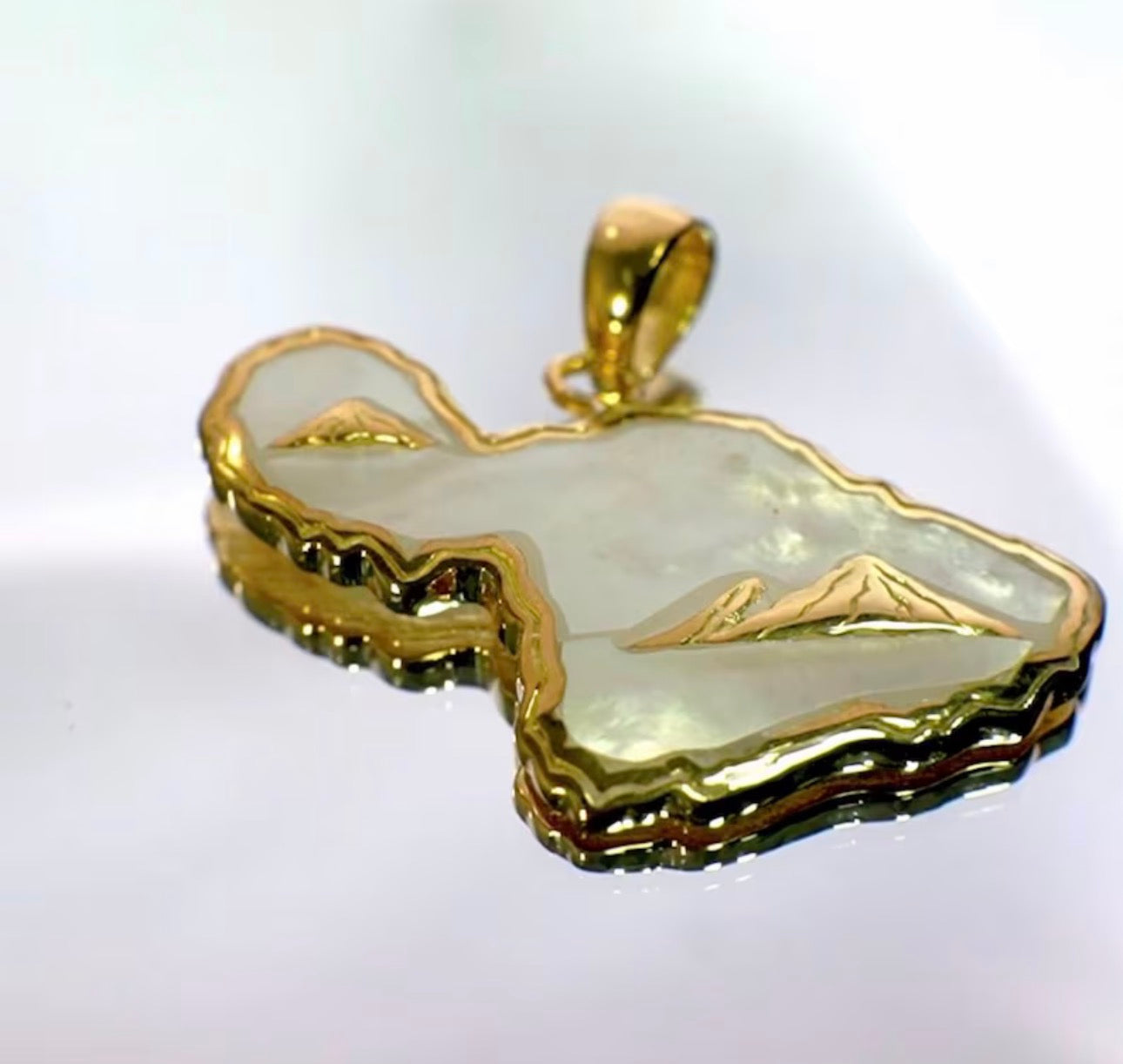 Maui Island Hawaiian Pendant Necklace. 18K Gold Vermeil.