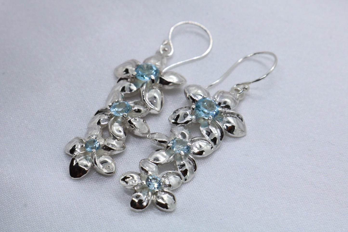 Plumeria triple flowers pendant. Silver, peridot, or blue topaz.