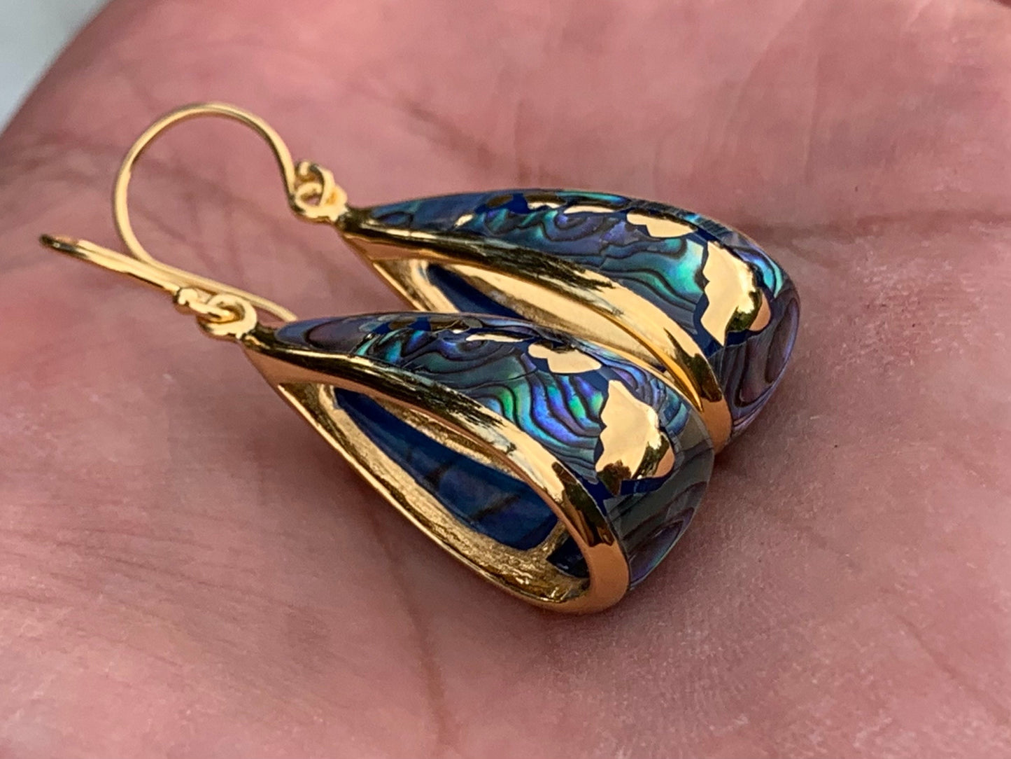 Hawaiian islands hoop earrings. Oahu, Maui, Kauai and Big Island. 18K Gold Vermeil. Abalone Shell.
