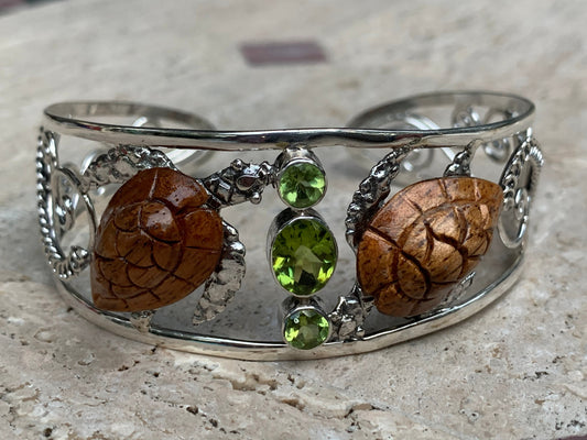 Hawaiian Koa Wood and Peridot Double Turtles Bracelet Cuff. Sterling Silver.