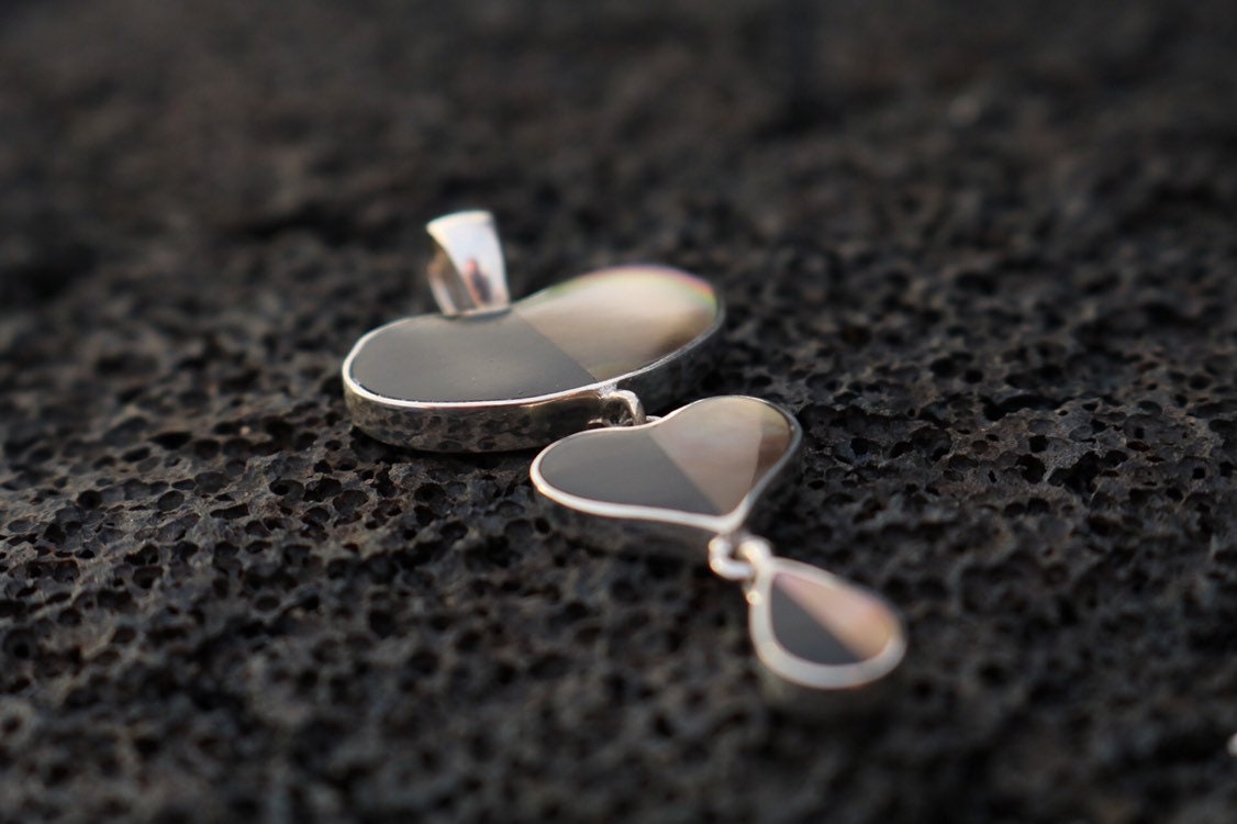 Teardrop Heart Necklace Pendant. Sterling Silver, Mother of Pearl, Black Ouster Shell.