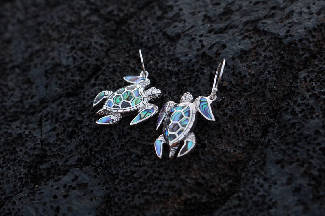 Green Sea Turtle Earrings. Hawaiian Honu Aumakua. Abalone Paua Shell, Sterling Silver .