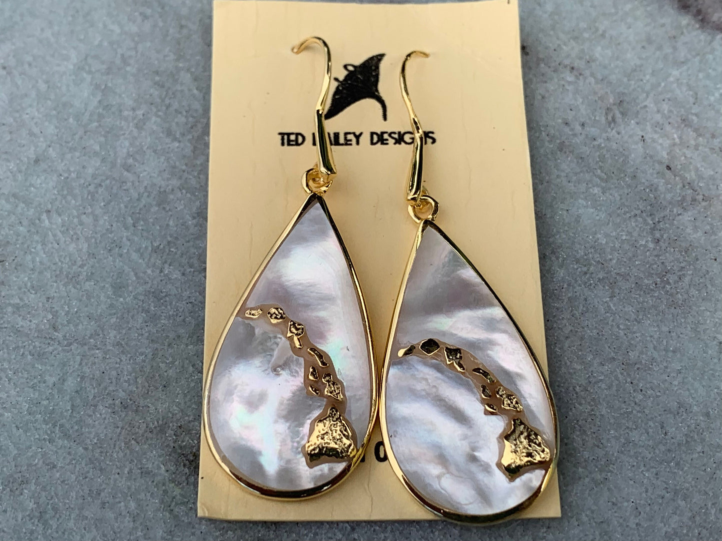 Teardrop Hawaii Islands Chain Earrings. 18k Gold Vermeil, Mother of Pearl.