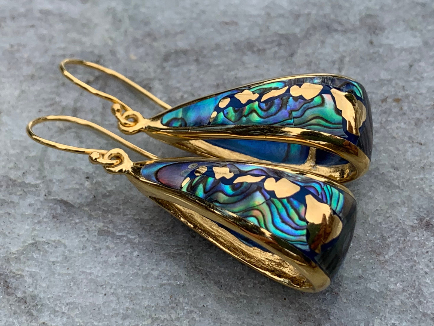 Hawaiian islands hoop earrings. Oahu, Maui, Kauai and Big Island. 18K Gold Vermeil. Abalone Shell.