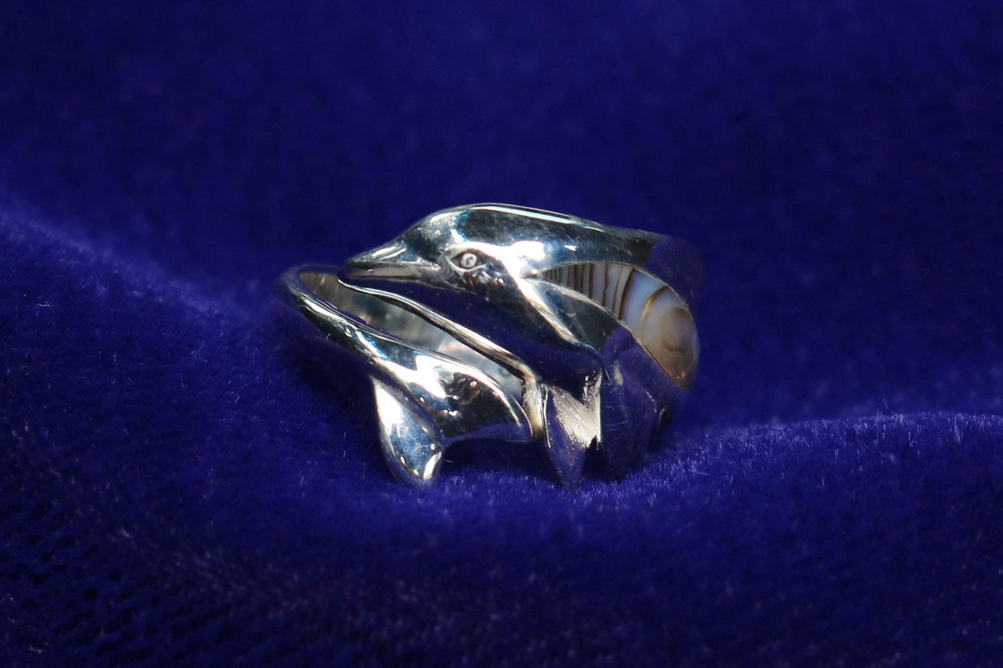 Dolphin Ring Aumakua Design Naia. Sterling Silver. Abalone Paua Shell.