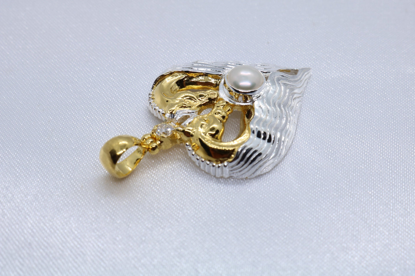Horses Heart Necklace Pendant. 3mm Diamond, or Zircon, Pearl, 18K Gold Vermeil, Silver.