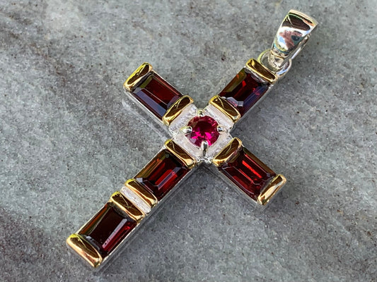 Cross Pendant Necklace. Garnets and Ruby (in the middle). Sterling Silver, 18k gold.