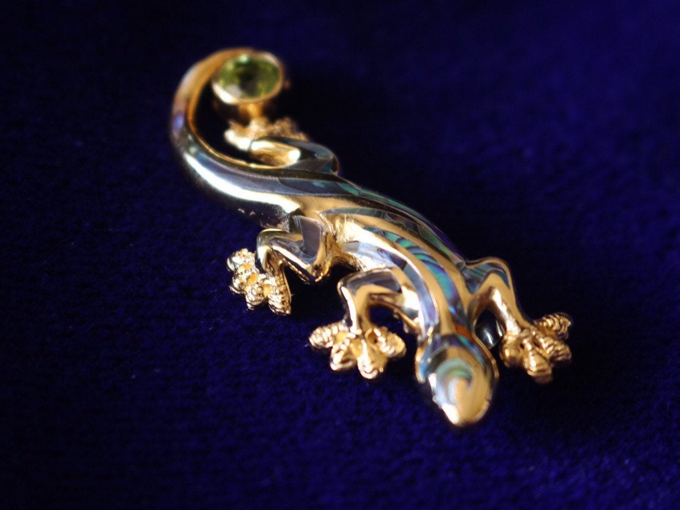 Hawaiian Gecko Lizard Salamander Necklace Pendant. Vermeil 18k Gold Silver Abalone Paua Shell Peridot.