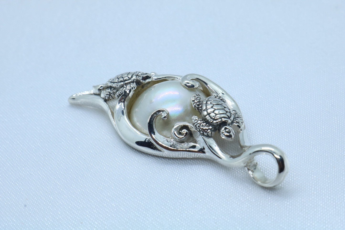Turtles (Hawaiian Honu) Mabe White Pearl Pendant Necklace