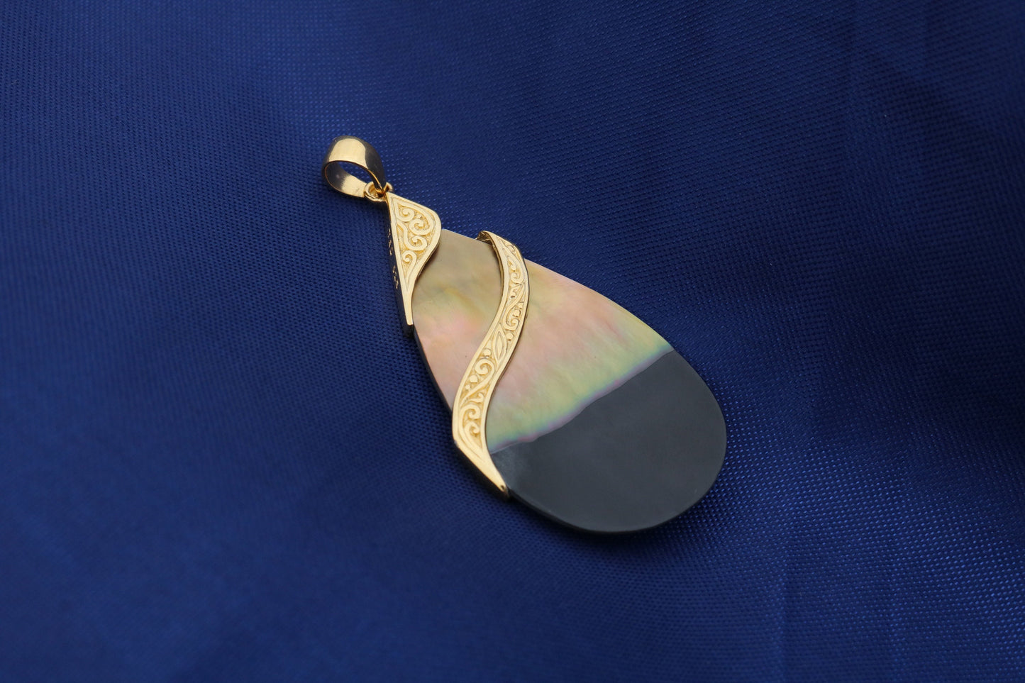 18K Gold Vermeil Black Oyster Shell Teardrop Pendant Necklace Double Tribal Design. Sterling Silver.