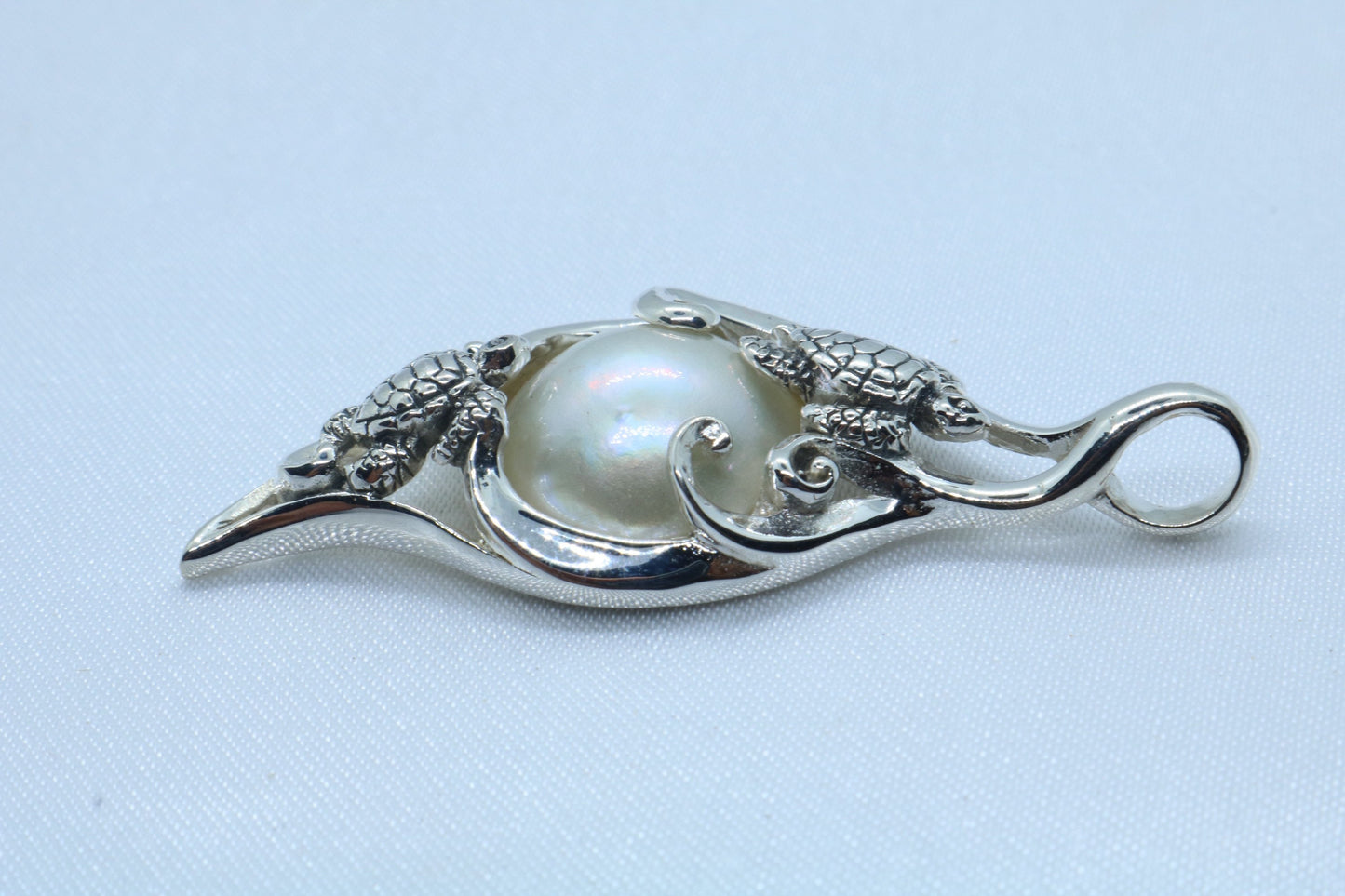 Turtles (Hawaiian Honu) Mabe White Pearl Pendant Necklace