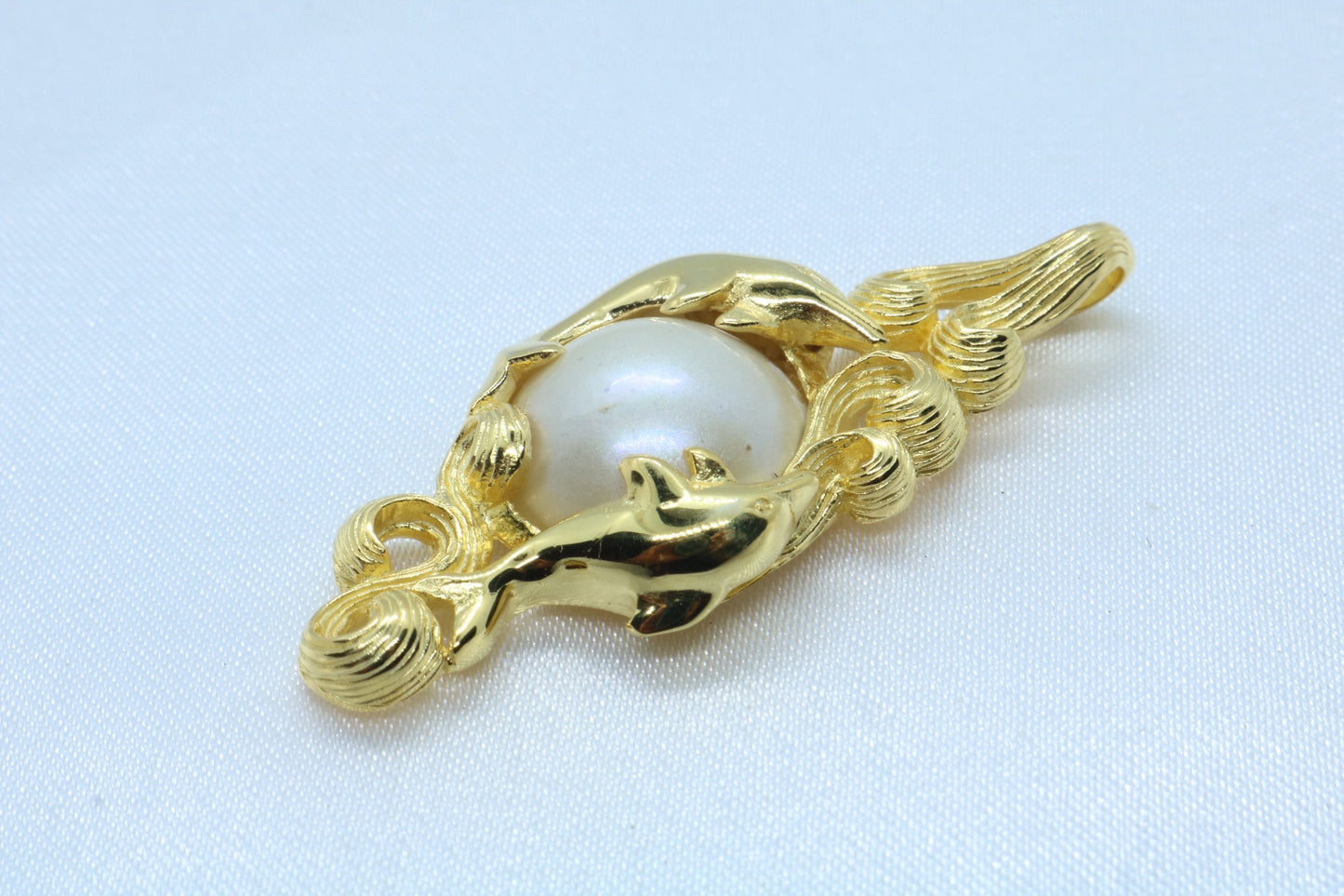 Dolphins Hawaiian Naia 18k Gold Vermeil Mabe White Pearl Necklace Pendant