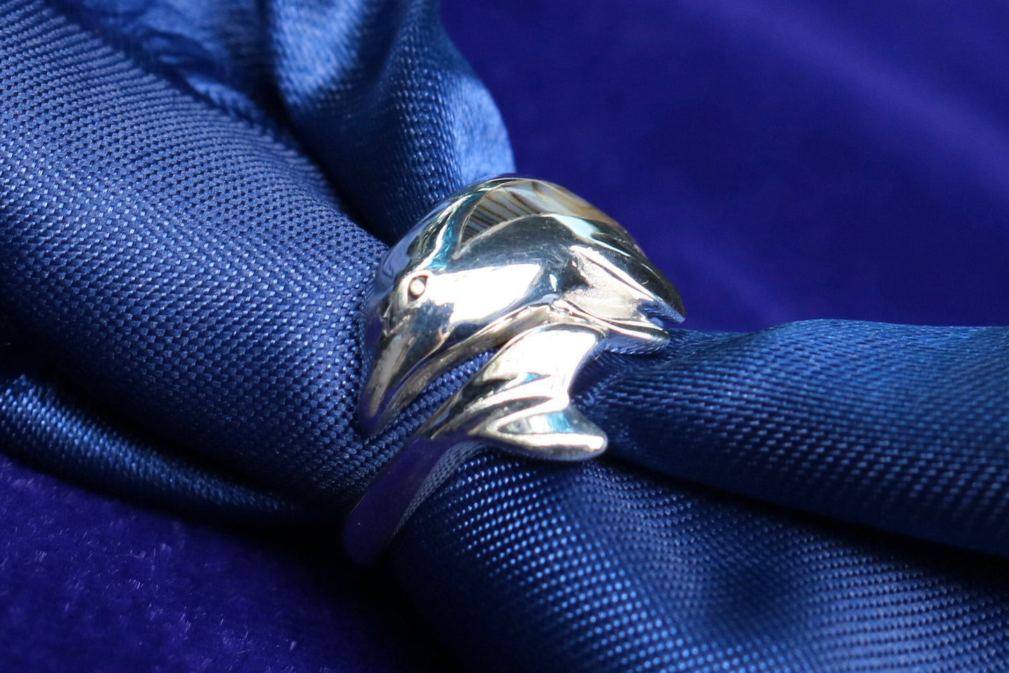 Dolphin Ring Aumakua Design Naia. Sterling Silver. Abalone Paua Shell.