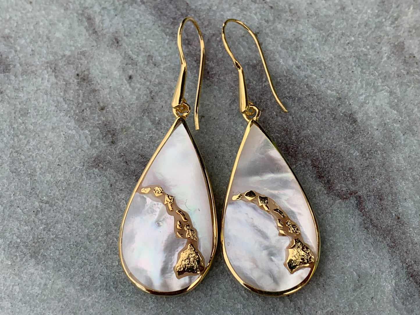 Teardrop Hawaii Islands Chain Earrings. 18k Gold Vermeil, Mother of Pearl.