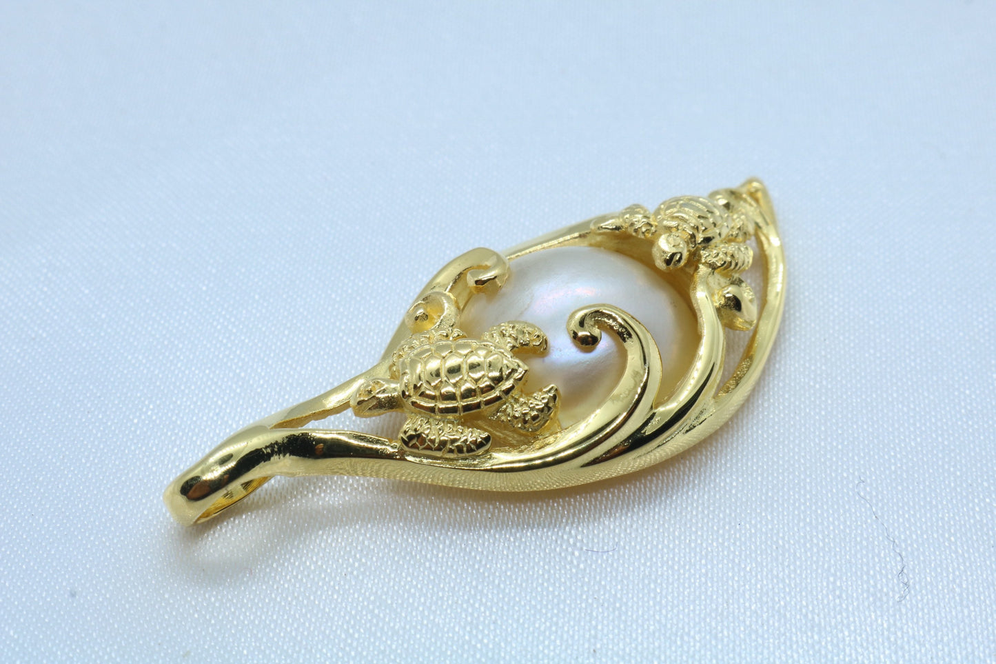 Turtles Hawaiian Honu 18k Gold Vermeil Mabe White Pearl Necklace Pendant