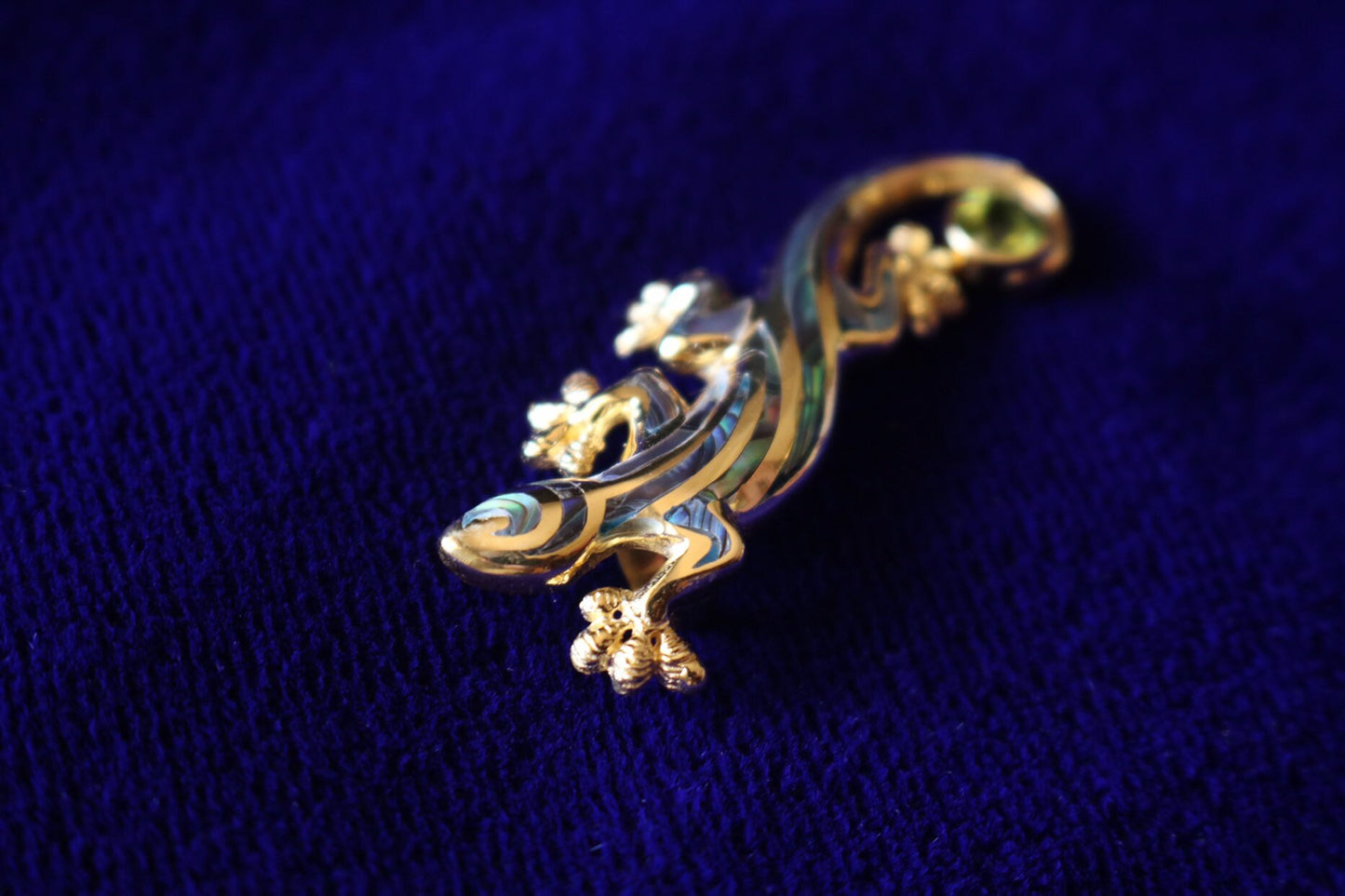 Hawaiian Gecko Lizard Salamander Necklace Pendant. Vermeil 18k Gold Silver Abalone Paua Shell Peridot.